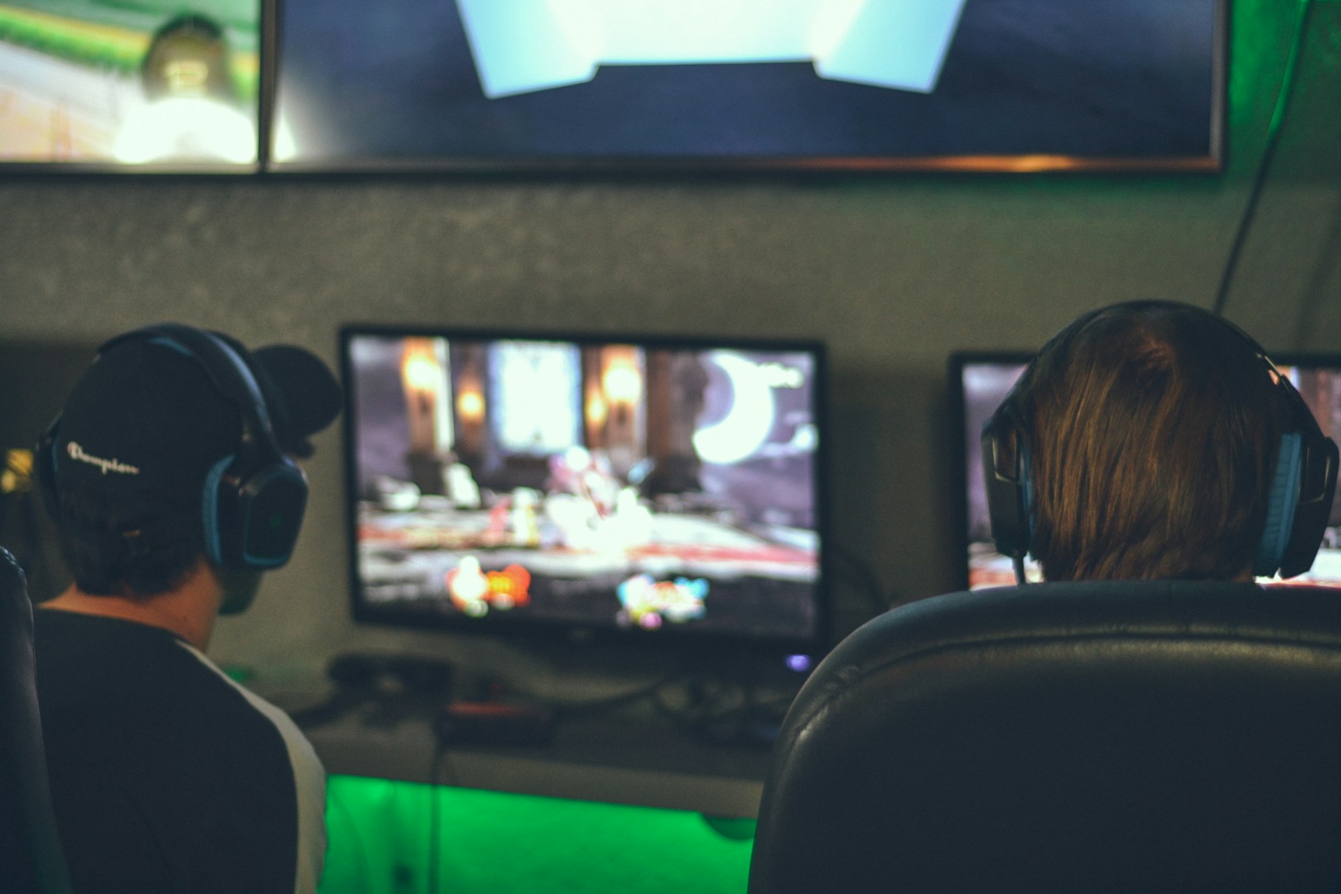 Harnessing Gaming Influencers for Community Building: Actionable Strategies for Brands and Developers